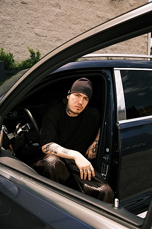 「トミー・リッチマン、ノスタルジック＆アップビートな新曲「SAN ANDREAS」公開」