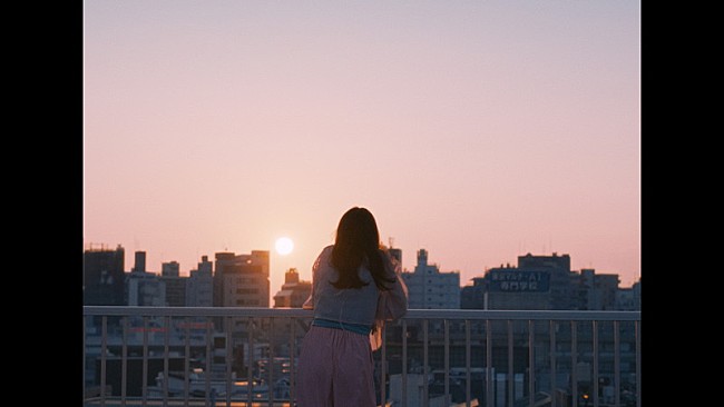 「クリープハイプ、映画『ミーツ・ザ・ワールド』へと繋がる「だからなんだって話」MV公開」1枚目/3