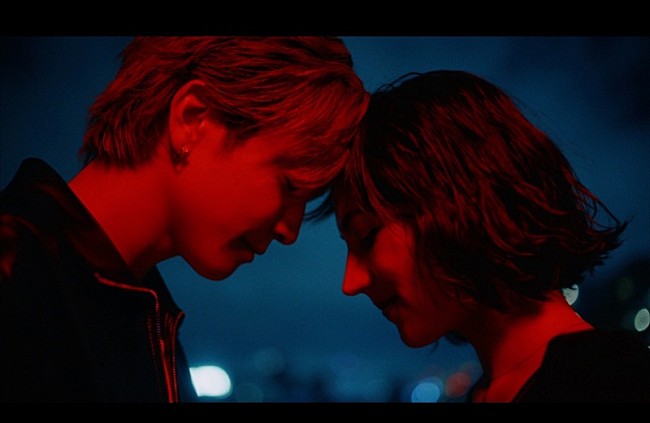 「岩田剛典、ソロとして初のドラマ曲「Reaching for Your Light」先行配信＆“一途な想い”描いたMV公開」1枚目/3