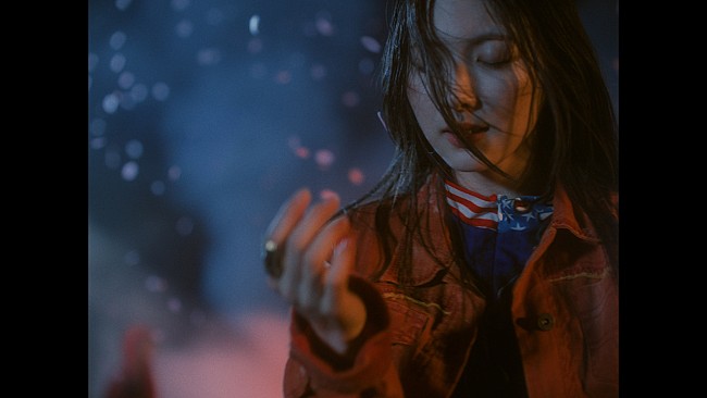 「櫻坂46、ミドルテンポな曲調と切ない歌詞が特徴のBACKS楽曲「木枯らしは泣かない」MVで葛藤する様を表現」1枚目/1