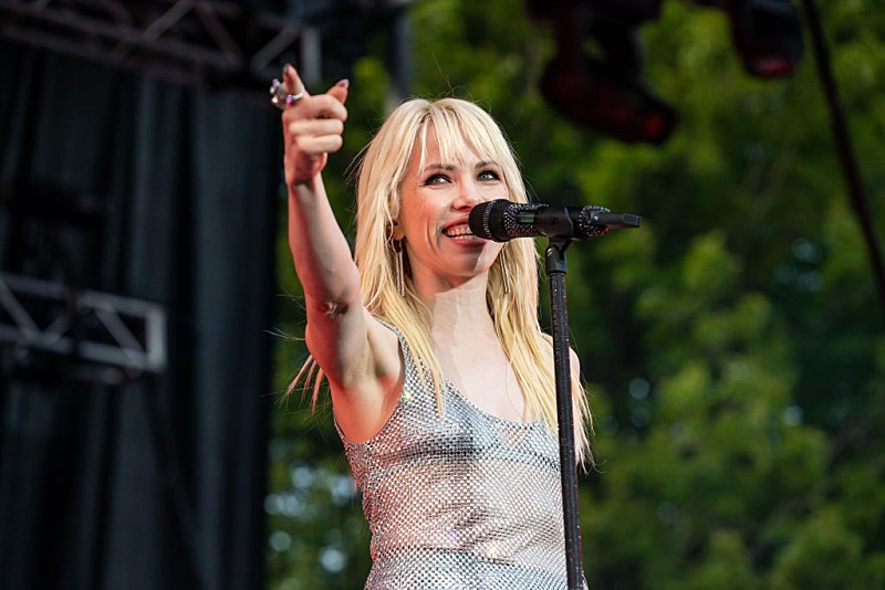 「カーリー・レイ・ジェプセン、音楽プロデューサーのコール・M.G.N.と結婚「この魔法に感謝」」1枚目/1