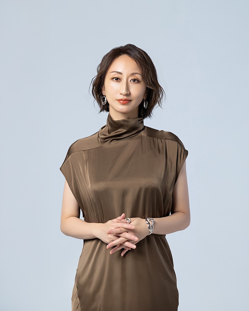 「Ms.OOJA、デビュー15周年へ向け新ビジュアル公開&来年春演歌カバーAL発売決定」1枚目/1