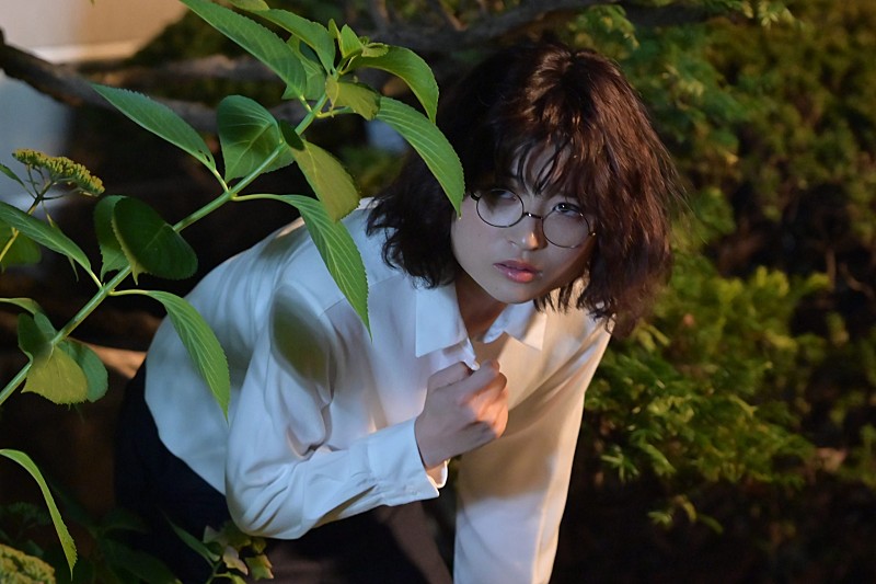 「「スク－プのたまご」“日向子”奥山葵が墓地で緊迫の張り込み 「週刊誌の仕事も大変」「日向子、頑張れ」」1枚目/1