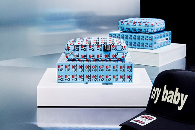 「ILLIT シングルアルバム『NOT CUTE ANYMORE』Merch盤 （ILLIT x Ashley Williams Pouch ver.）」2枚目/4