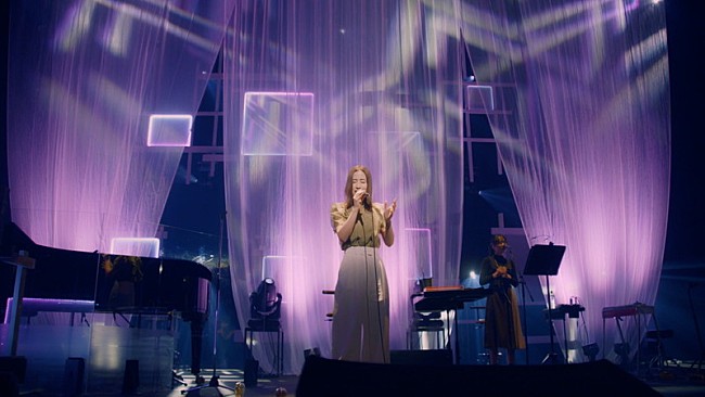 「Uru、ツアー【contrast】より「Love Song」ライブ映像を公開」1枚目/4