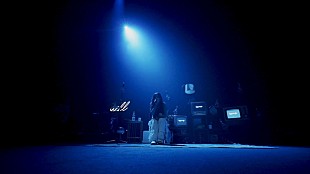 「eill、ツアー【BLUE ROSE TOUR 2024】より「happy ever after」ライブ映像を公開」