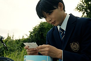 「長尾謙杜×山田杏奈、W主演映画『恋に至る病』“切なすぎるラスト4分”の鍵を握る場面写真が解禁」