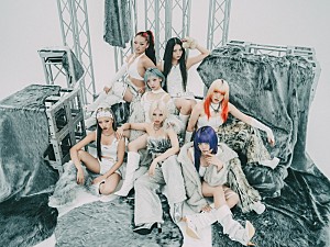 HANA「HANA、新曲「NON STOP」年内リリース 新ビジュアルでMOMOKAが金髪ボブに」
