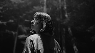 「TOMOO、感情が解き放たれる「Lip Noise」MV公開」