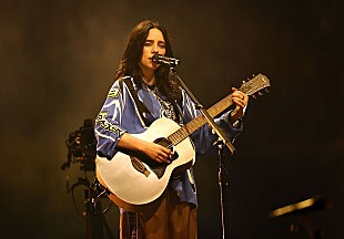 「ビリー・アイリッシュの批判を受けてイーロン・マスクが反撃「あまり頭が切れるほうじゃない」」