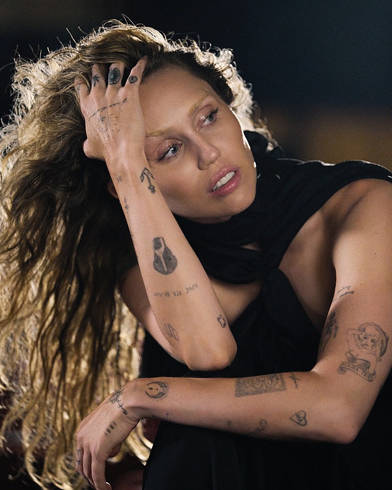 マイリー・サイラス、映画『アバター：ファイヤー・アンド・アッシュ』エンドソング「Dream As One」配信 