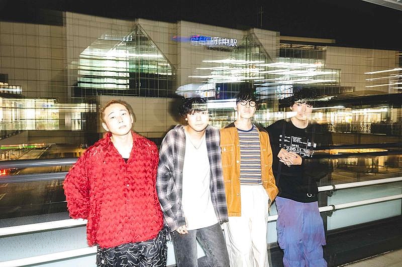 「kobore、最新デジタルSG「夜に焦がれて」MV公開」1枚目/4