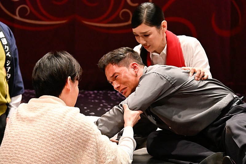 「「もしもこの世が舞台なら、楽屋はどこにあるのだろう」「小栗旬の『蜷川です』で大爆笑」「トニ-(市原隼人)に真の役者魂を見て胸が熱くなった」」1枚目/1