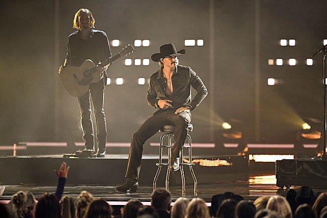 「タッカー・ウェットモア、米ナッシュビルの困窮家庭に100羽超のターキーを寄付　サンクスギビングで支援広がる」1枚目/1