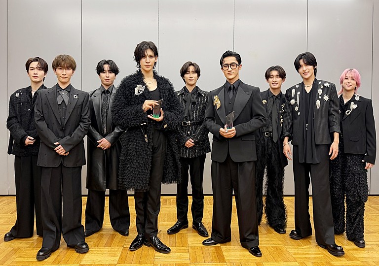 Snow Man「【ビルボード 2025年 年間Top Albums Sales】Snow Manがミリオンを2作叩き出し、1位&2位を独占(コメントあり)」