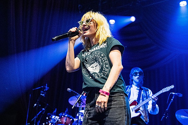 「ヘイリー・ウィリアムス、人種差別論者や反トランスジェンダーのファンはツアーに歓迎しないと明言」1枚目/1