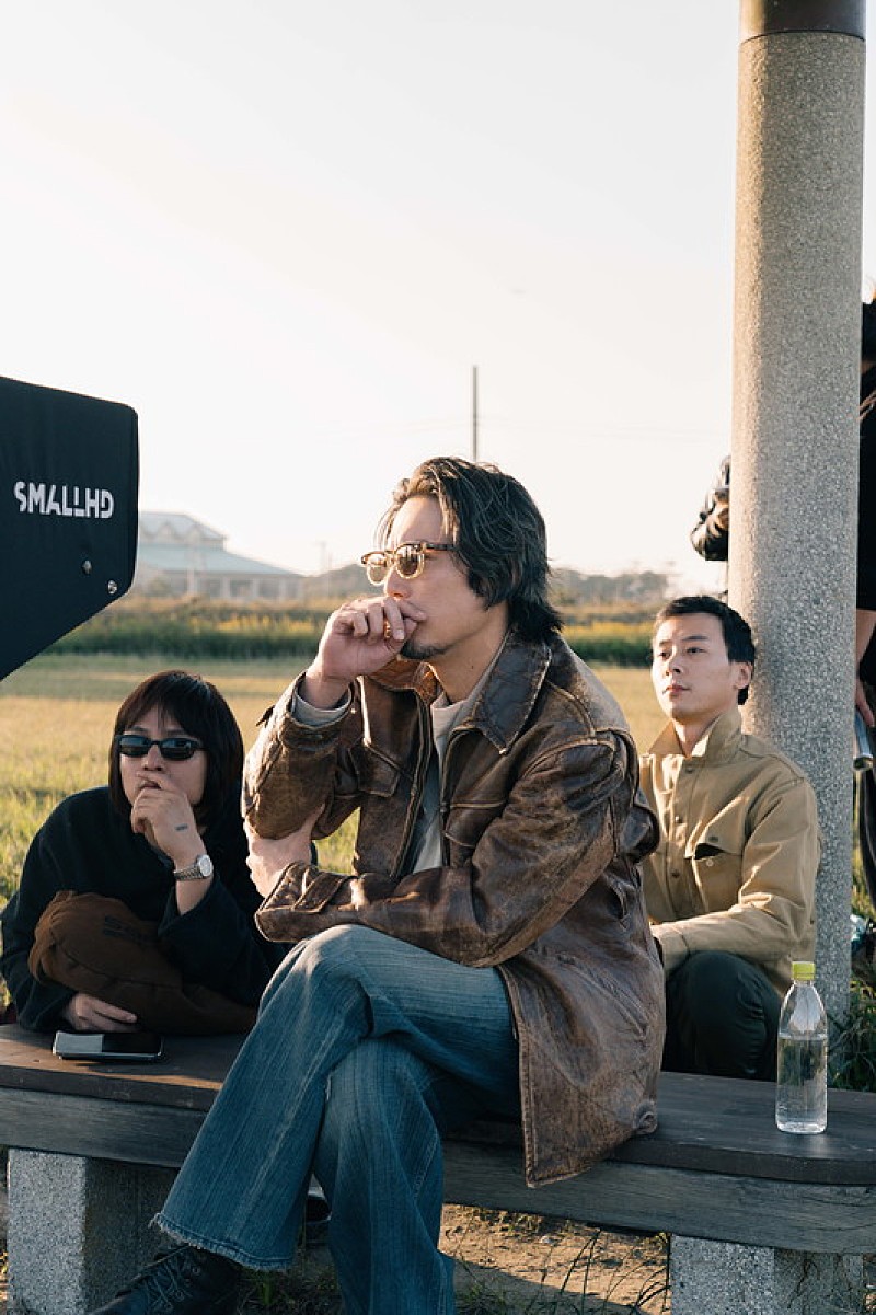 「左から：山田健人監督、間宮祥太朗、YONCE」2枚目/6