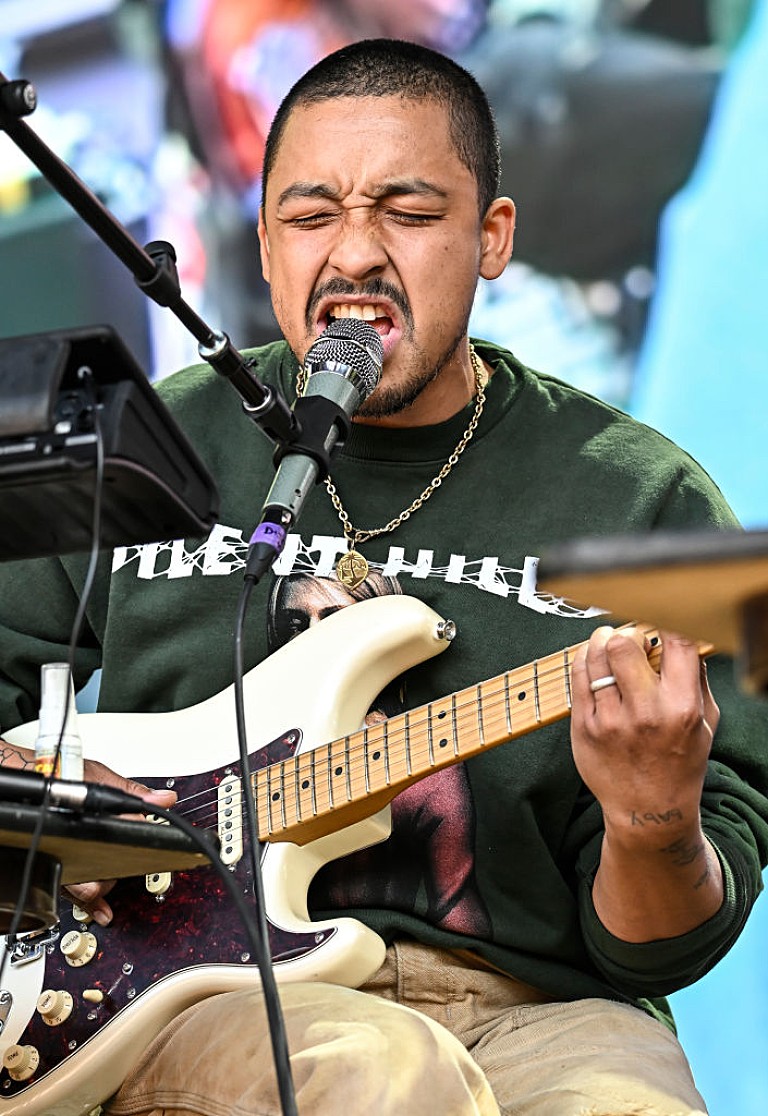 ＤＩＪＯＮ「ディジョン、米TV番組『SNL』で3曲披露　ボン・イヴェールも参加」