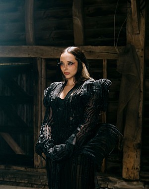 「リトル・ミックスのジェイド、デビューAL『ザッツ・ショービズ、ベイビー！』に新曲を追加したDX版配信＆「チャーチ」MV公開」