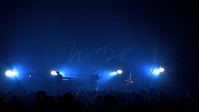 「マカロニえんぴつ、AL『hope』リベンジツアーの「恋人ごっこ」ライブ映像公開」1枚目/2