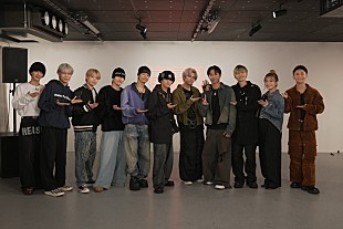 「MAZZELのYouTube企画「まぜべや」、AAAメンバーがサプライズ出演」