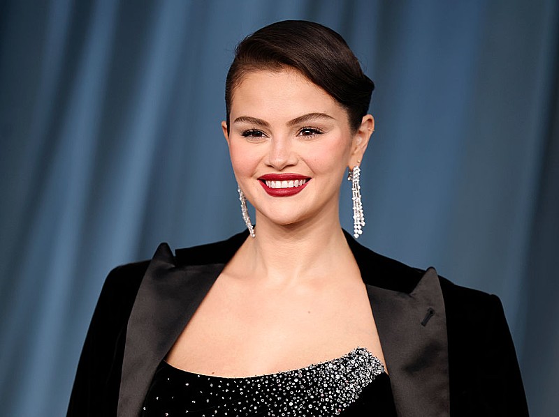 「セレーナ・ゴメス、自身の声や“口ひげ疑惑”への質問に率直に回答「気持ちはよく分かります」」1枚目/1