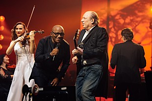 「“観る”だけのコンサート映画の時代は終わり　『ワールド・オブ・ハンス・ジマー：新次元へ』が感情の深層に触れる」