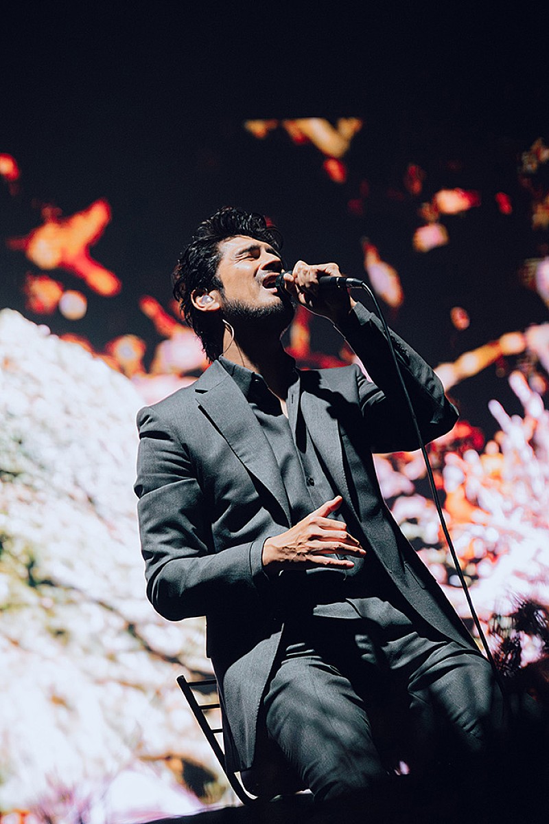 「平井 堅、デビュー30周年を記念した【Ken's Bar】東名阪ツアー開幕」1枚目/2