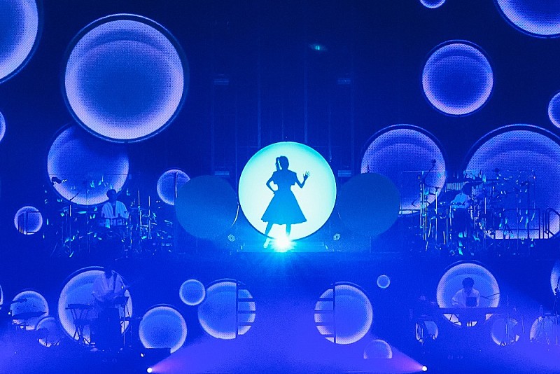 「＜ライブレポート＞水瀬いのり、10年間の歩みを刻んだ集大成ライブ「ちゃんと歩き続けた自分を褒めてあげたいです」」1枚目/13