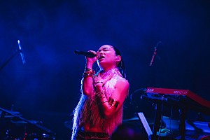 Awich「＜ライブレポート＞「共に成長していく」Awichが家族・仲間・ファンと分かち合った特別な夜」