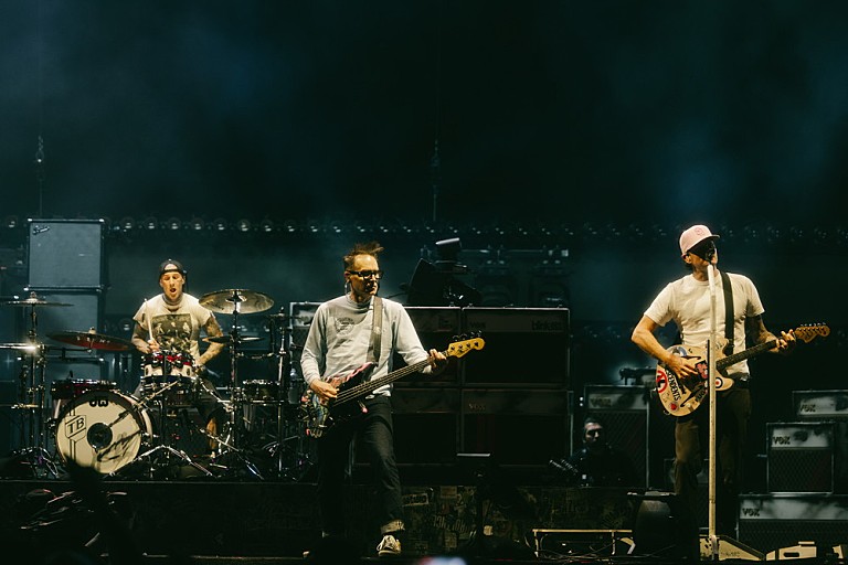 「<現地レポート>P!ATD/ブリンク182/オフスプら平成を彩ったロックバンドが集結、人気フェス【When We Were Young Festival】は今年もエモかった」