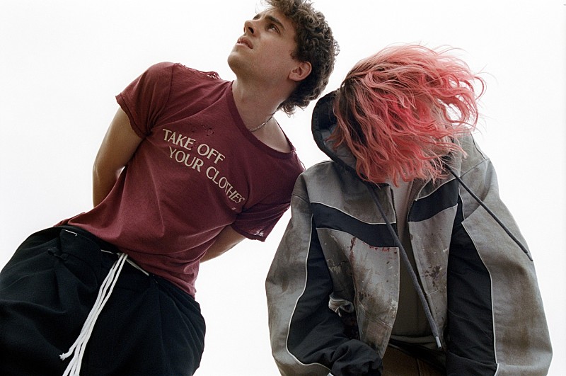 ロイエル・オーティス、最新作『ヒッキー』日本限定ミニマガジン付の独自企画盤が発売