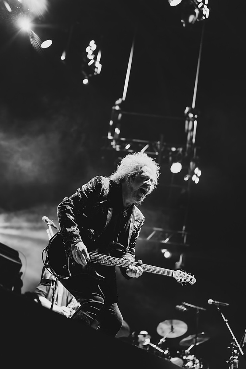 「TOTOのスティーヴ・ルカサーとマイケル・ランドウを中心に結成されたグループ＝Boone‘s Farm、ビルボードライブ東京初日公演のライブレポートが到着」1枚目/5