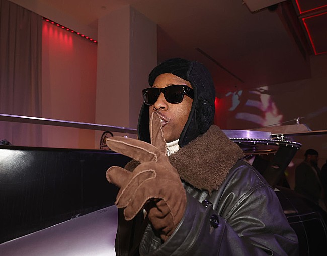 「エイサップ・ロッキー、米TV『SNL』で新ALから3曲披露　ダニー・エルフマン／サンダーキャットも参加」1枚目/1