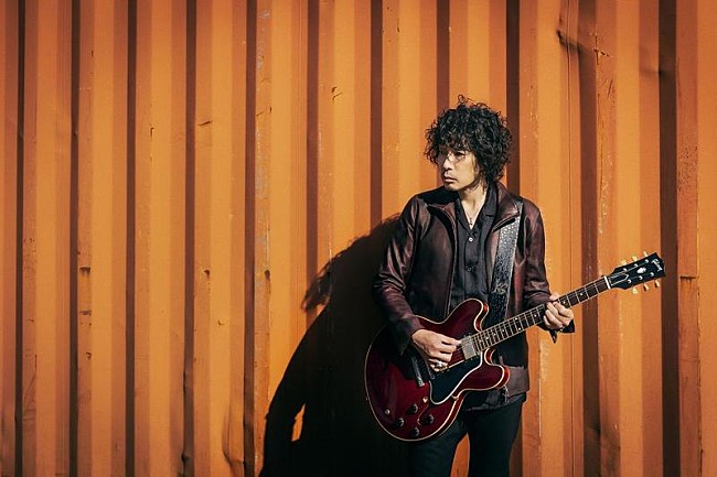 「斉藤和義、初のダブルセットリストツアー映像・音源化決定＆ティザー映像公開」1枚目/5