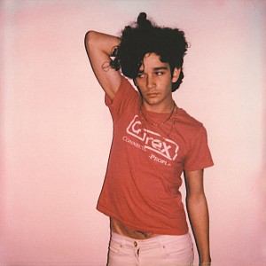 Ｔｈｅ　１９７５「The 1975、『君が寝てる姿が好きなんだ。なぜなら君はとても美しいのにそれに全く気がついていないから。』10周年記念ピンク・ヴァイナル発売決定」