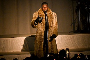 「ギヴィオン、深みのある低音ボイスとほろ苦い歌世界で日本のファンを魅了した特別な一夜」