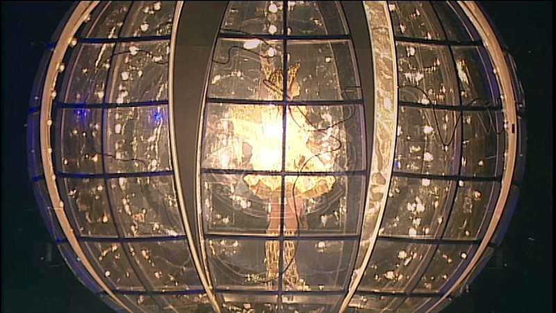 浜崎あゆみ、2001年のリリースから25年分のライブ映像を詰め込んだ「evolution」リリックビデオ公開