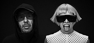 「トム・ローランズ×オーロラ＝トモーラ、コラボAL『カム・クローサー』完成「ただ創造する喜びだけで制作」」