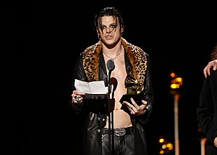 「ヤングブラッド、「Zombie」で初の米ビルボード“Alternative Airplay”チャート首位を獲得」