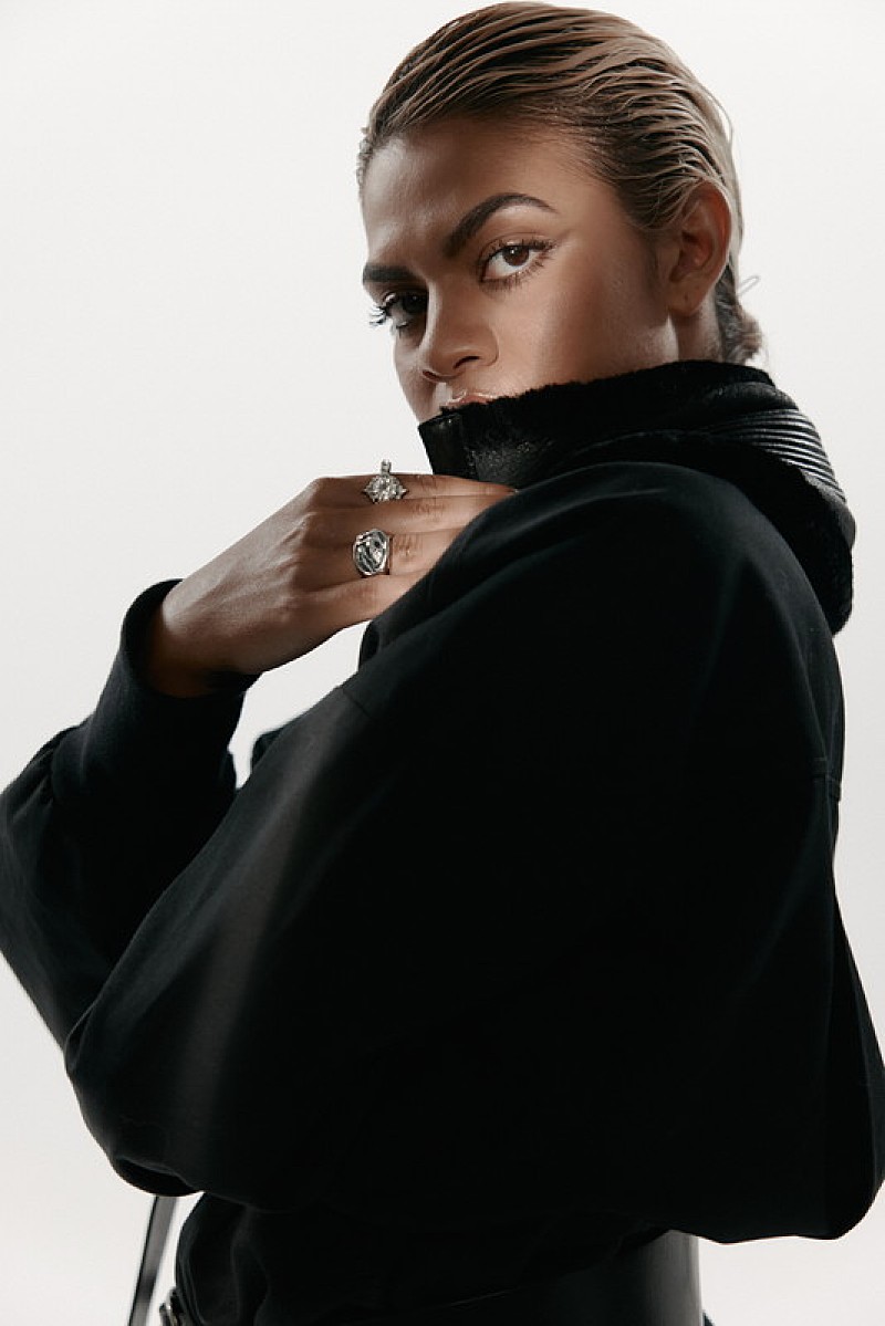 「カーステン・ドッジン アーティスト写真（C）Kirsten Dodgen/ Jam Republic Agency
」3枚目/4