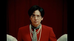 「生田斗真、変幻自在な表情を見せる「スーパーロマンス」MV場面写真を公開」