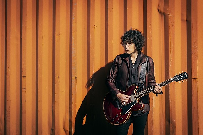 「斉藤和義、佐野勇斗（M!LK）が出演する新曲「鏡よ鏡」MV公開」1枚目/4