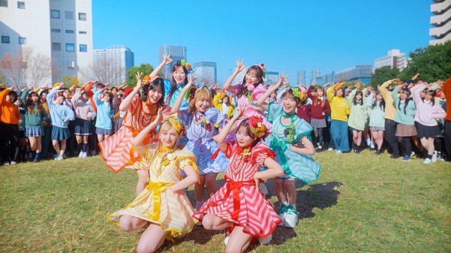 「FRUITS ZIPPER、390名の学生と『果汁グミ』WEB動画で“ミックスダンス”」1枚目/20