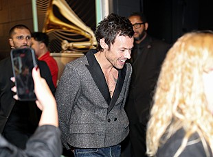 「ハリー・スタイルズ、語学学習のために会員制マッチングアプリに登録していると明かす」