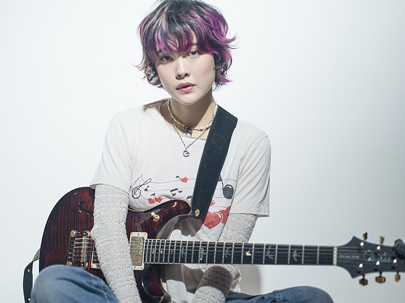 「＜わたしたちと音楽 Vol.72＞メイ・シモネスが語る、ハードなツアーで心身バランスを保つための秘訣」1枚目/1