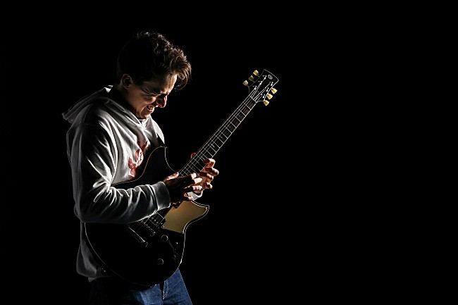 「ギター・シーンに新時代を切り拓いた神童、マッテオ・マンクーゾが新作アルバム『ルート96』で日本デビュー、初来日公演が5月に決定」1枚目/3