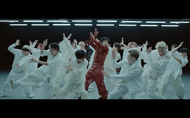 「『Ayumu Imazu - Bassline [Music Video] 』」3枚目/9