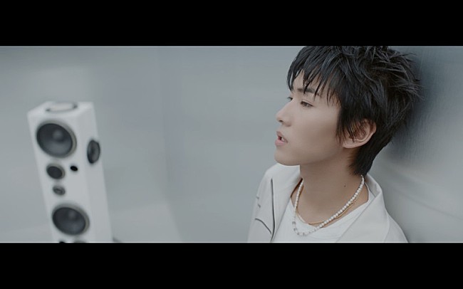 「『Ayumu Imazu - Bassline [Music Video] 』」7枚目/9