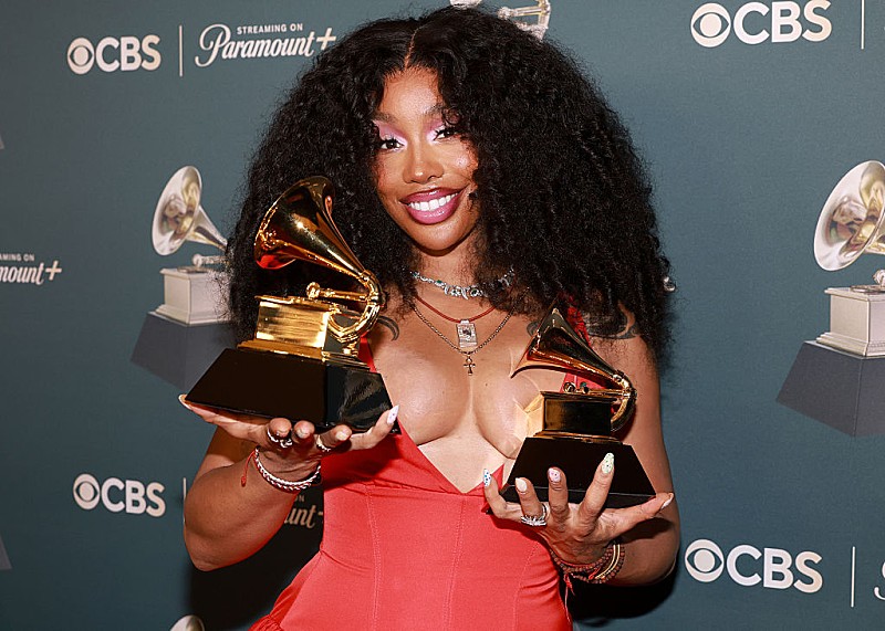 「シザ、「AIのせいで戦争状態にある気分」と人工知能が生成する音楽を非難」1枚目/1